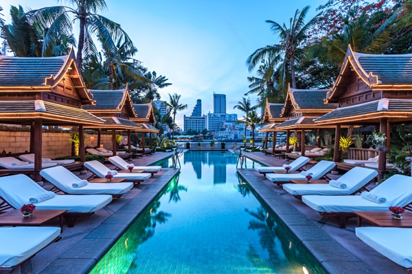 The-Peninsula-Bangkok-The-Pool-06